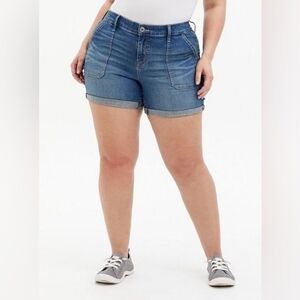 24 • Torrid • Backseat Bingo Vintage Stretch Mid-Rise Jean Shorts - 5"